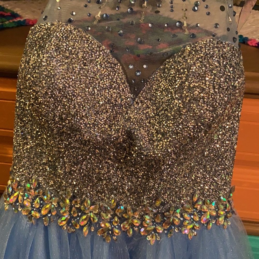 Formal Dress - Picture 3 of 9